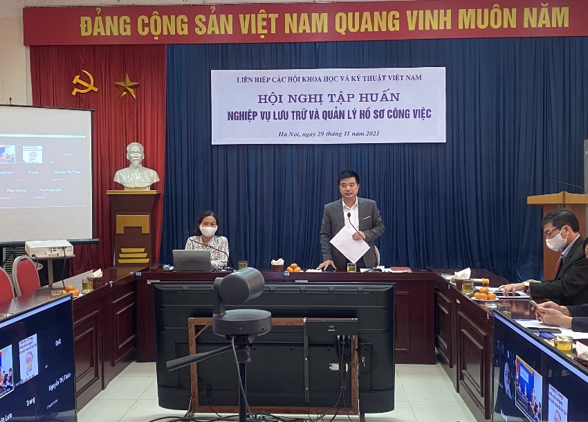 Ông Nguyễn Quyết Chiến – Tổng thư ký Liên hiệp Hội Việt Nam phát biểu tại hội nghị tập huấn